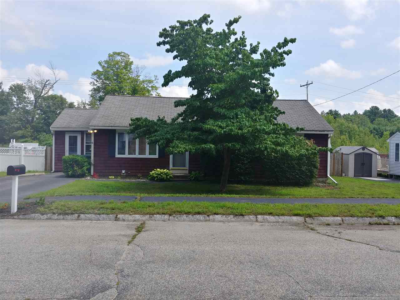 33 Syracuse Road Nashua, NH 03064 - Photo 1 of 15 Gallery Image 1
