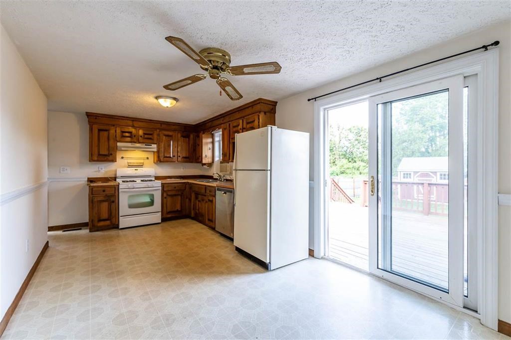 33 Syracuse Road Nashua, NH 03064 - Photo 2 of 15 Gallery Image 2