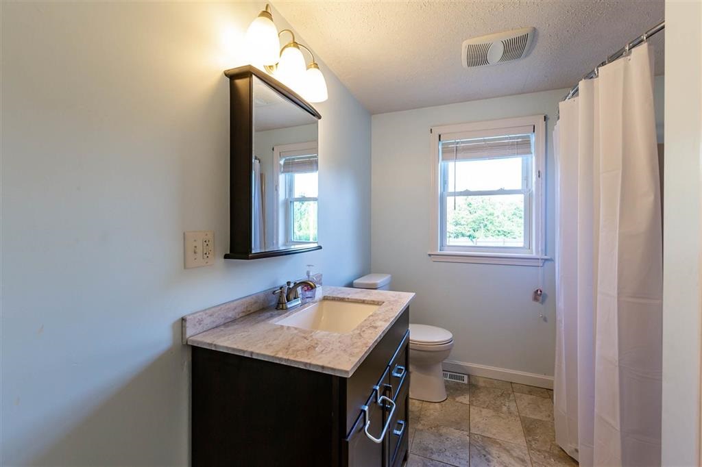 33 Syracuse Road Nashua, NH 03064 - Photo 4 of 15 Gallery Image 4