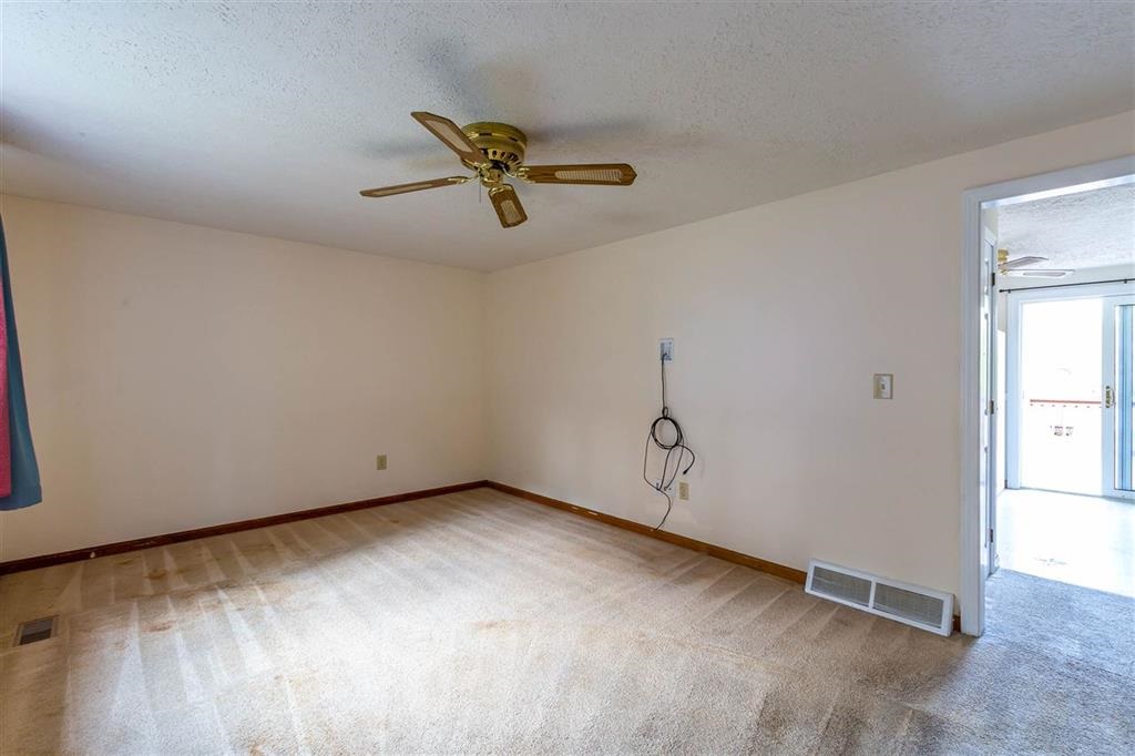 33 Syracuse Road Nashua, NH 03064 - Photo 5 of 15 Gallery Image 5