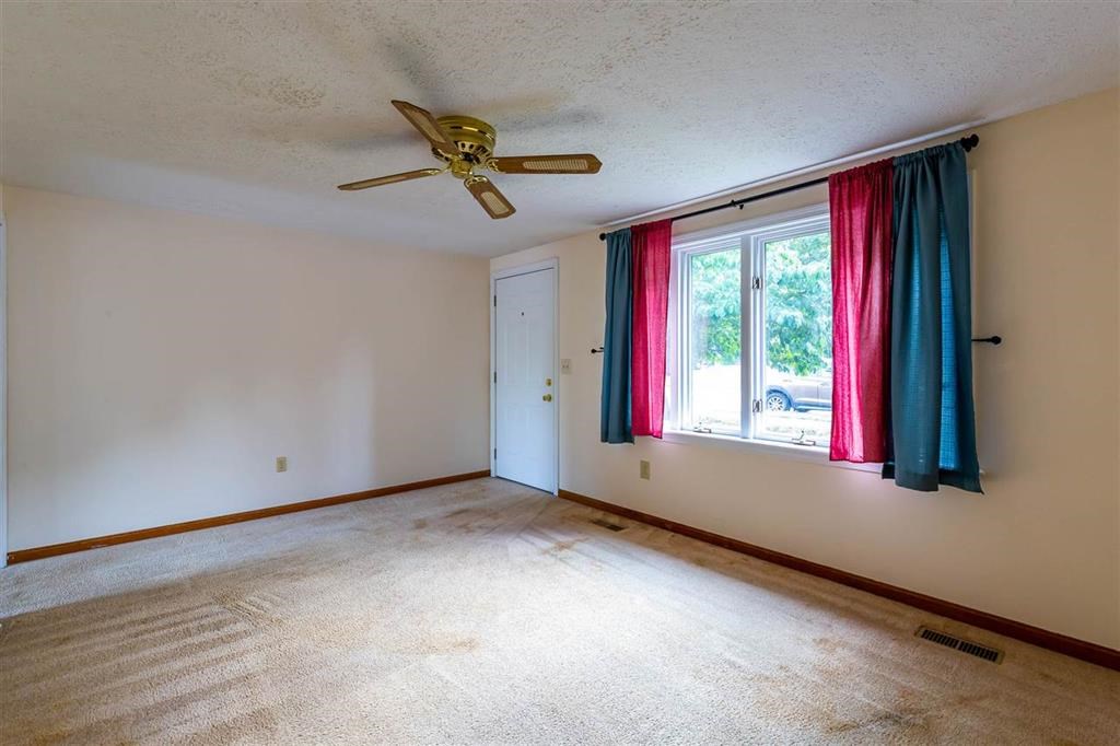 33 Syracuse Road Nashua, NH 03064 - Photo 6 of 15 Gallery Image 6