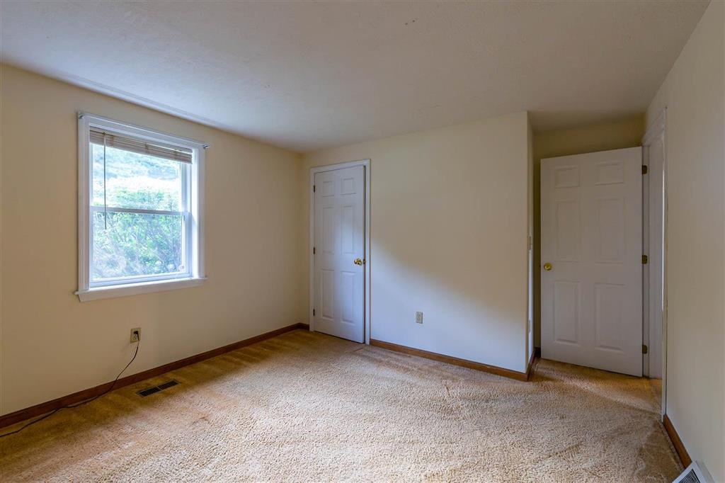 33 Syracuse Road Nashua, NH 03064 - Photo 8 of 15 Gallery Image 8