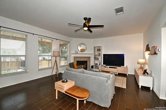 $2,450 | 165 Red Hawk, San Antonio, TX 78258