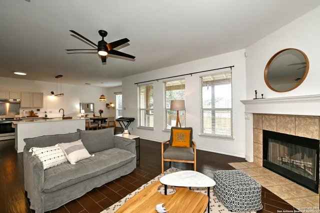 $2,450 | 165 Red Hawk, San Antonio, TX 78258