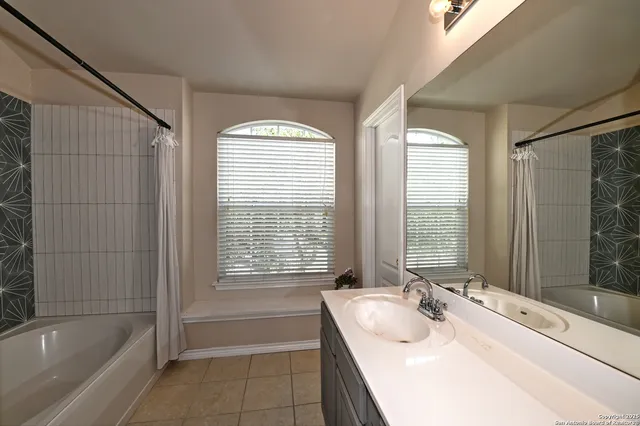 $2,450 | 165 Red Hawk, San Antonio, TX 78258