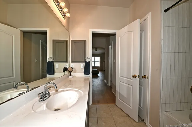 $2,450 | 165 Red Hawk, San Antonio, TX 78258