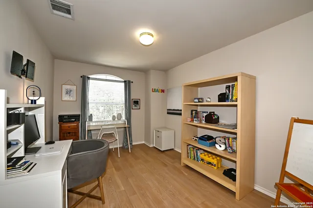 $2,450 | 165 Red Hawk, San Antonio, TX 78258