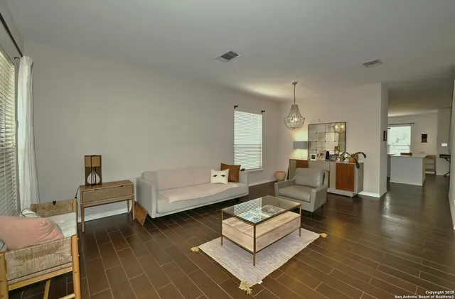 $2,450 | 165 Red Hawk, San Antonio, TX 78258