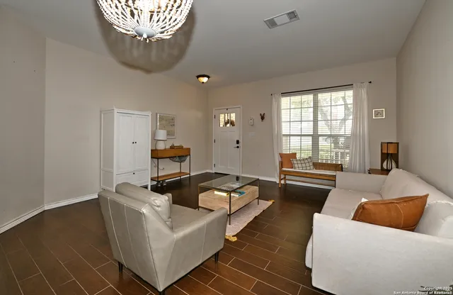 $2,450 | 165 Red Hawk, San Antonio, TX 78258