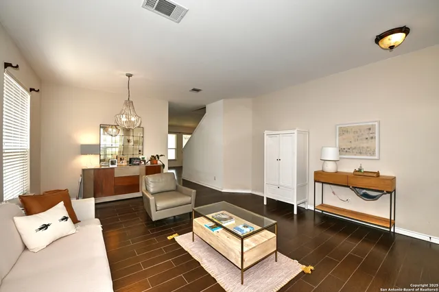 $2,450 | 165 Red Hawk, San Antonio, TX 78258