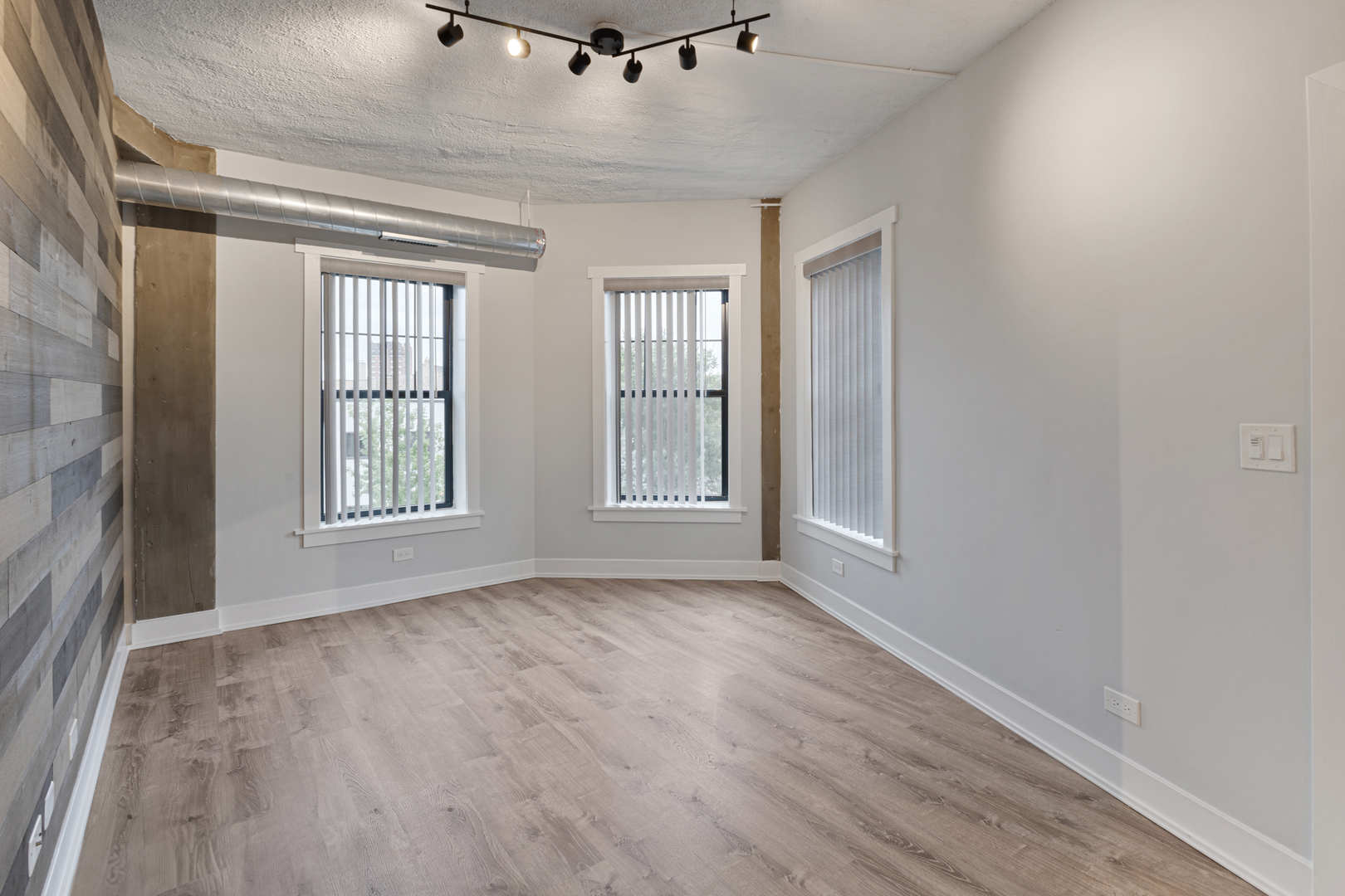 7645 North Sheridan Road, Unit 514 Chicago, IL 60626 - Photo 3 of 17 a view of an empty room with wooden floor and a window
