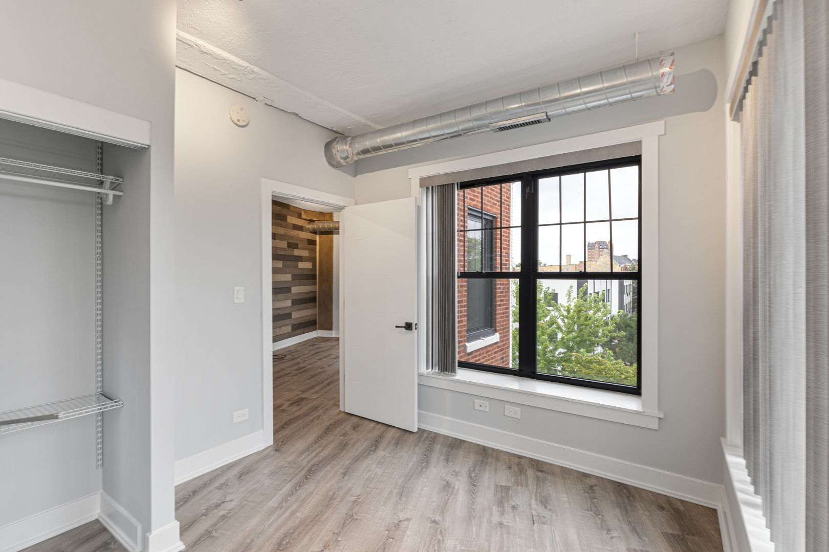 7645 North Sheridan Road, Unit 514 Chicago, IL 60626 - Photo 8 of 17 a view of empty room with wooden floor and fan