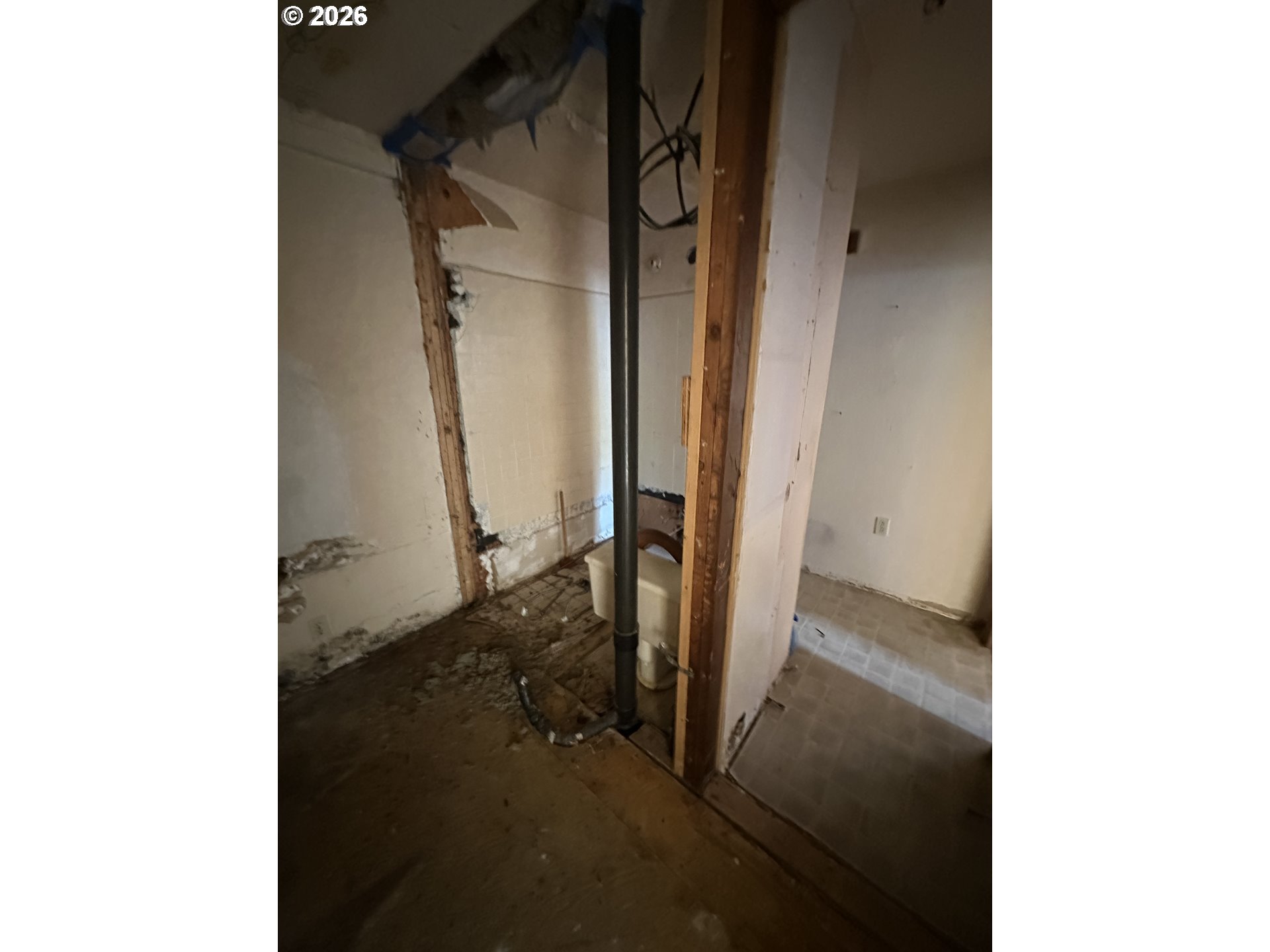 136863 Highway 97 Crescent, OR 97733 - Photo 11 of 19 a view of a room