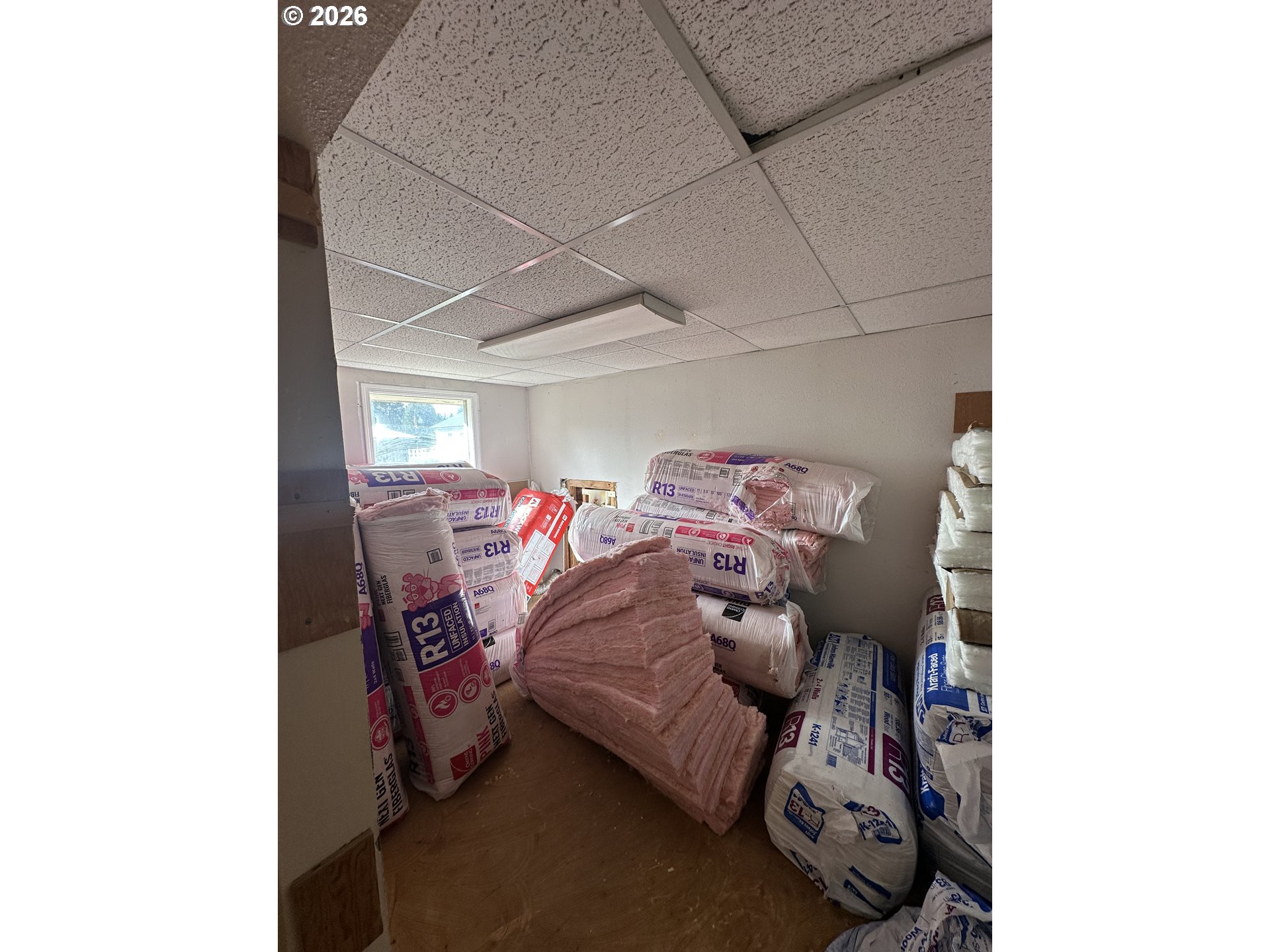 136863 Highway 97 Crescent, OR 97733 - Photo 13 of 19 a bedroom with a bed and a tv