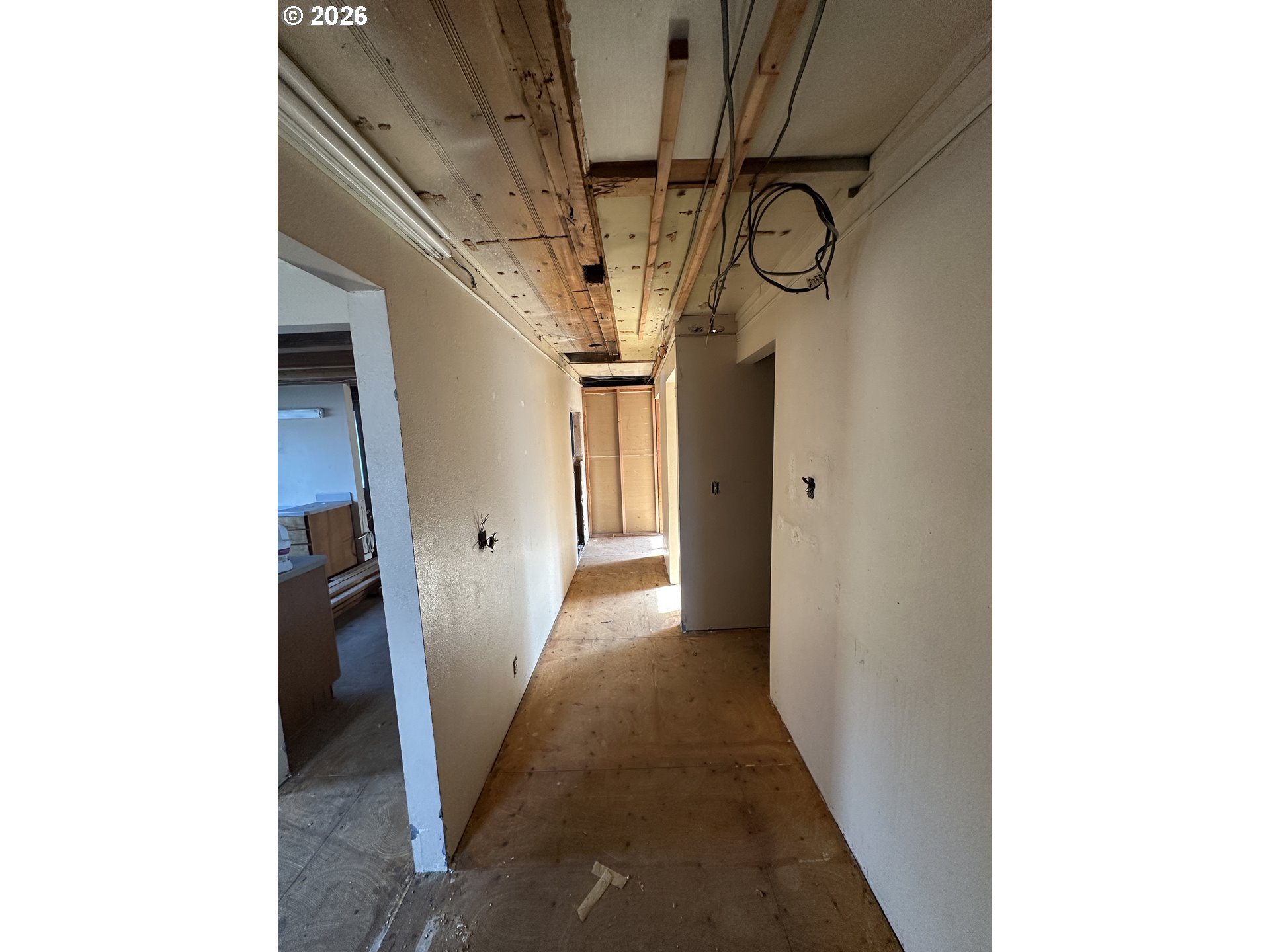 136863 Highway 97 Crescent, OR 97733 - Photo 14 of 19 a view of entryway with furniture