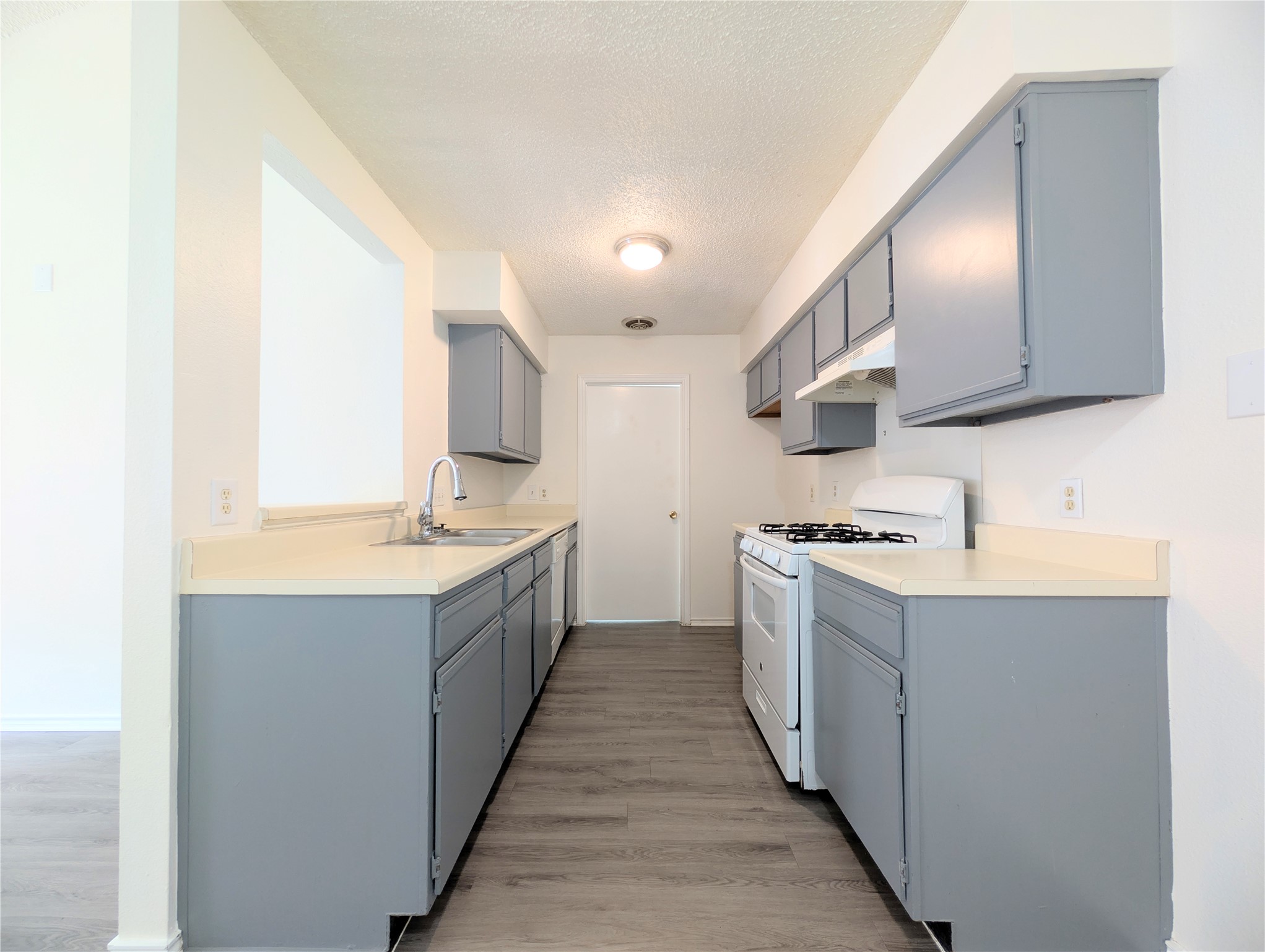 2036 Redwing Way Round Rock, TX 78664 - Photo 10 of 23 A well-equipped kitchen offers ample cabinet storage and modern appliances, ready for culinary endeavors.
