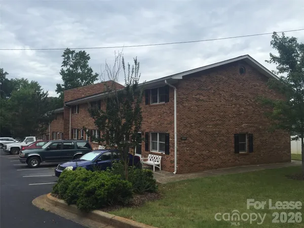 $1,110 | 2033 Oakdale Road, Unit F, Charlotte, NC 28216