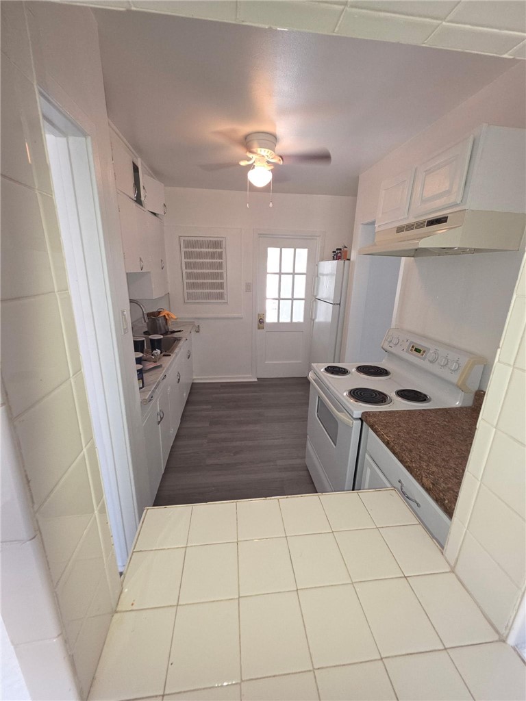 512 E Street Needles, CA 92363 - Photo 6 of 20 a kitchen with a sink a stove and a refrigerator