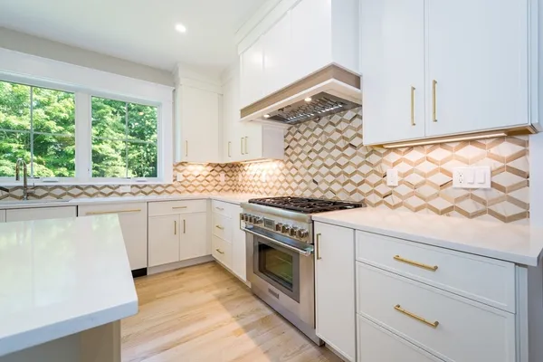 $1,925,000 | 14 Drury Lane, Natick, MA 01760