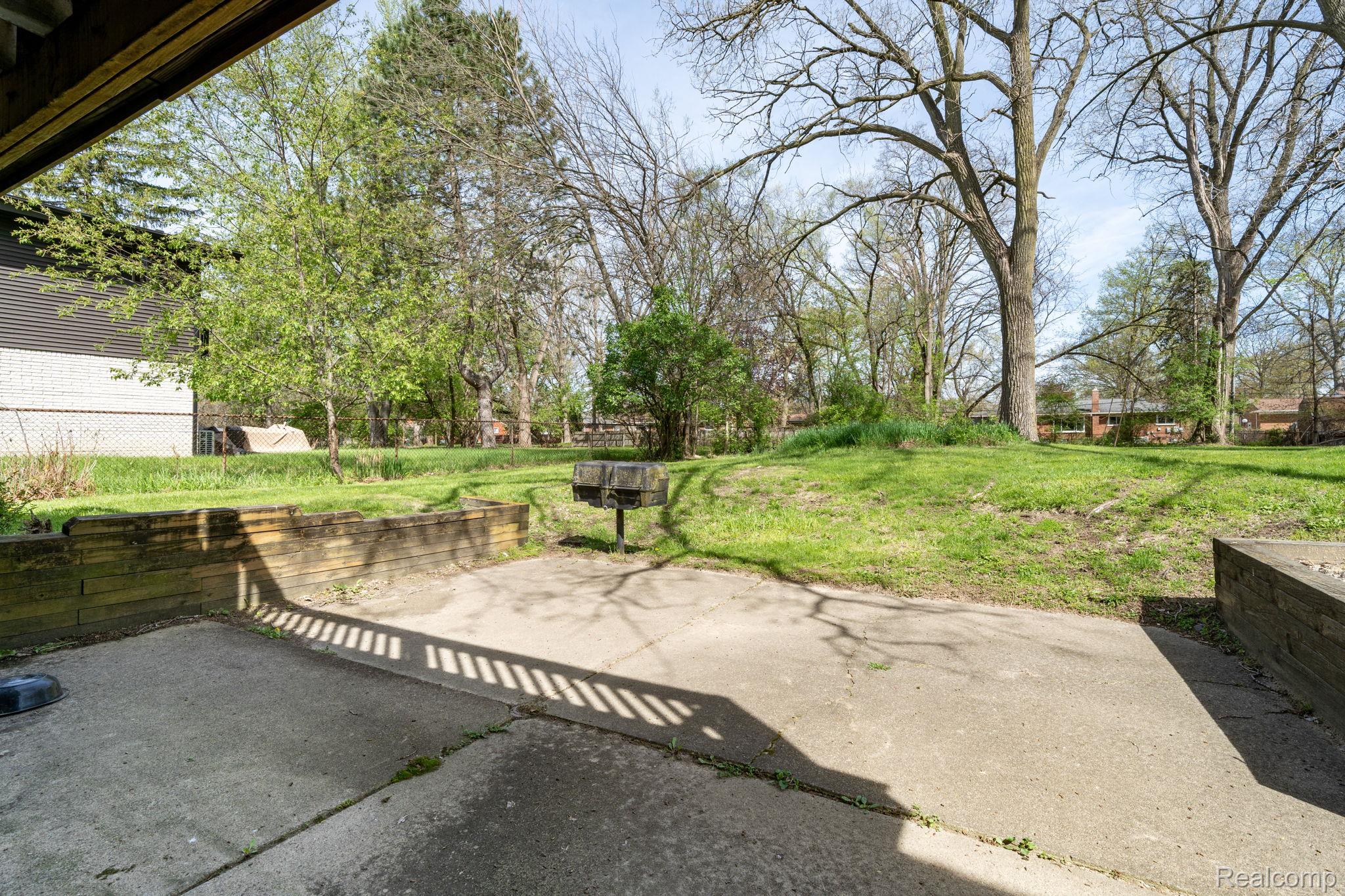 19650 Midway Road Southfield, MI 48075 - Photo 26 of 30 View of patio / terrace
