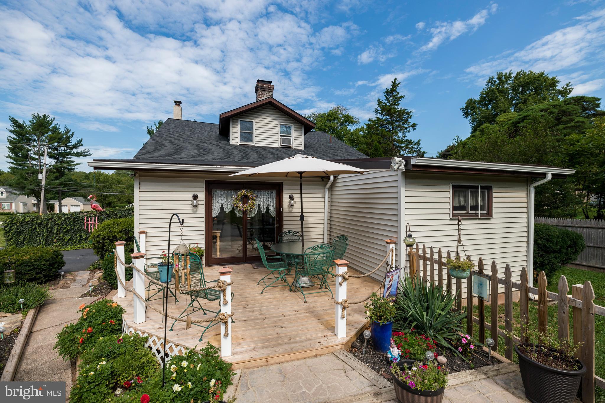 530 North Pleasantview Road Pottstown, PA 19464 - Photo 9 of 45 Newly redone deck and pavers