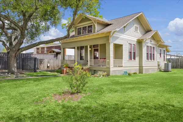 $850,000 | 1846 Arlington Street, Houston, TX 77008