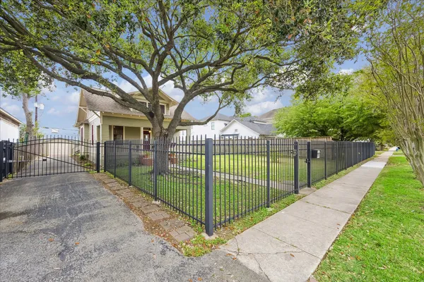 $850,000 | 1846 Arlington Street, Houston, TX 77008