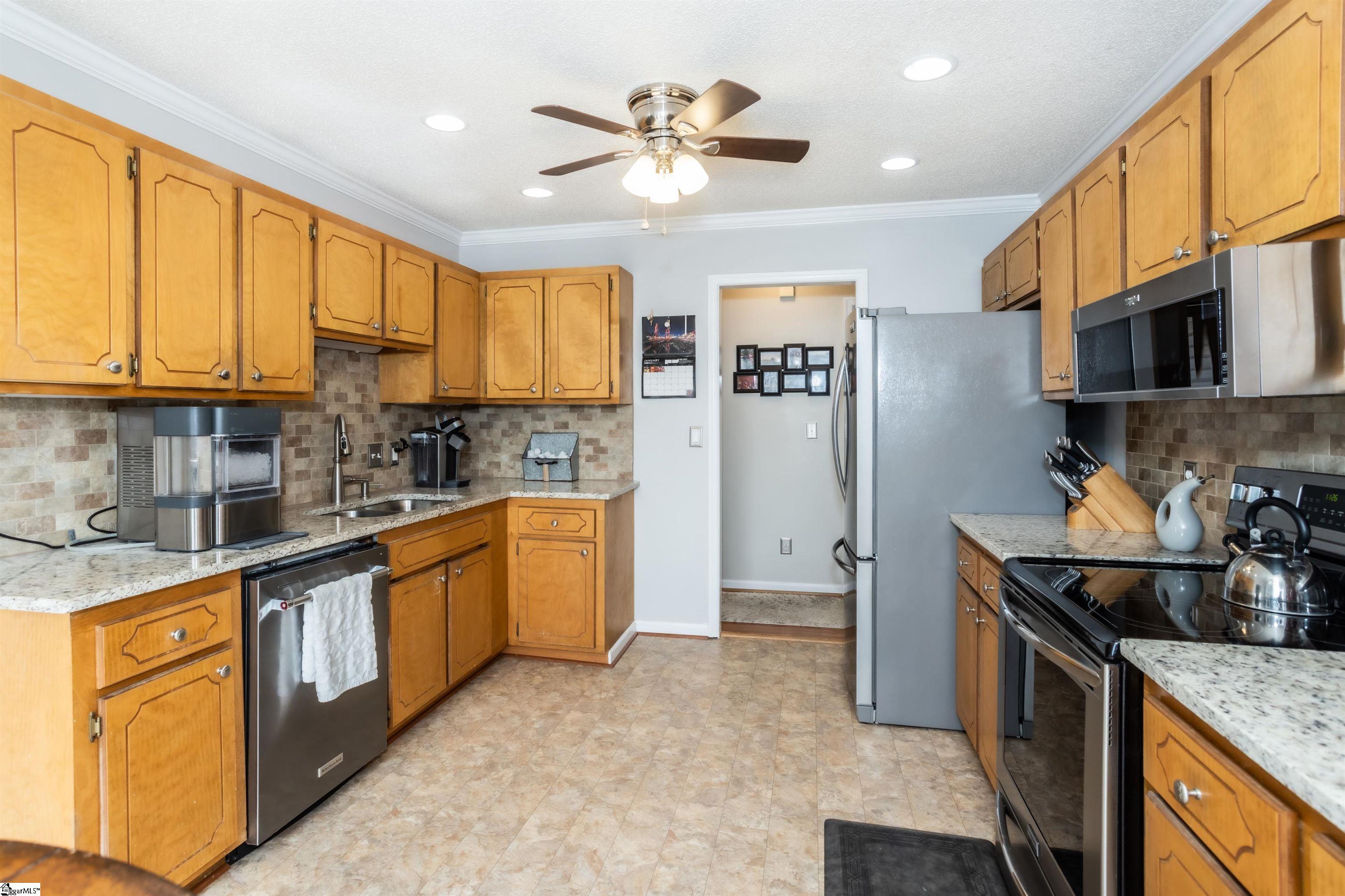 45 Rollingreen Road Greer, SC 29651 - Photo 14 of 30 Gallery Image 14
