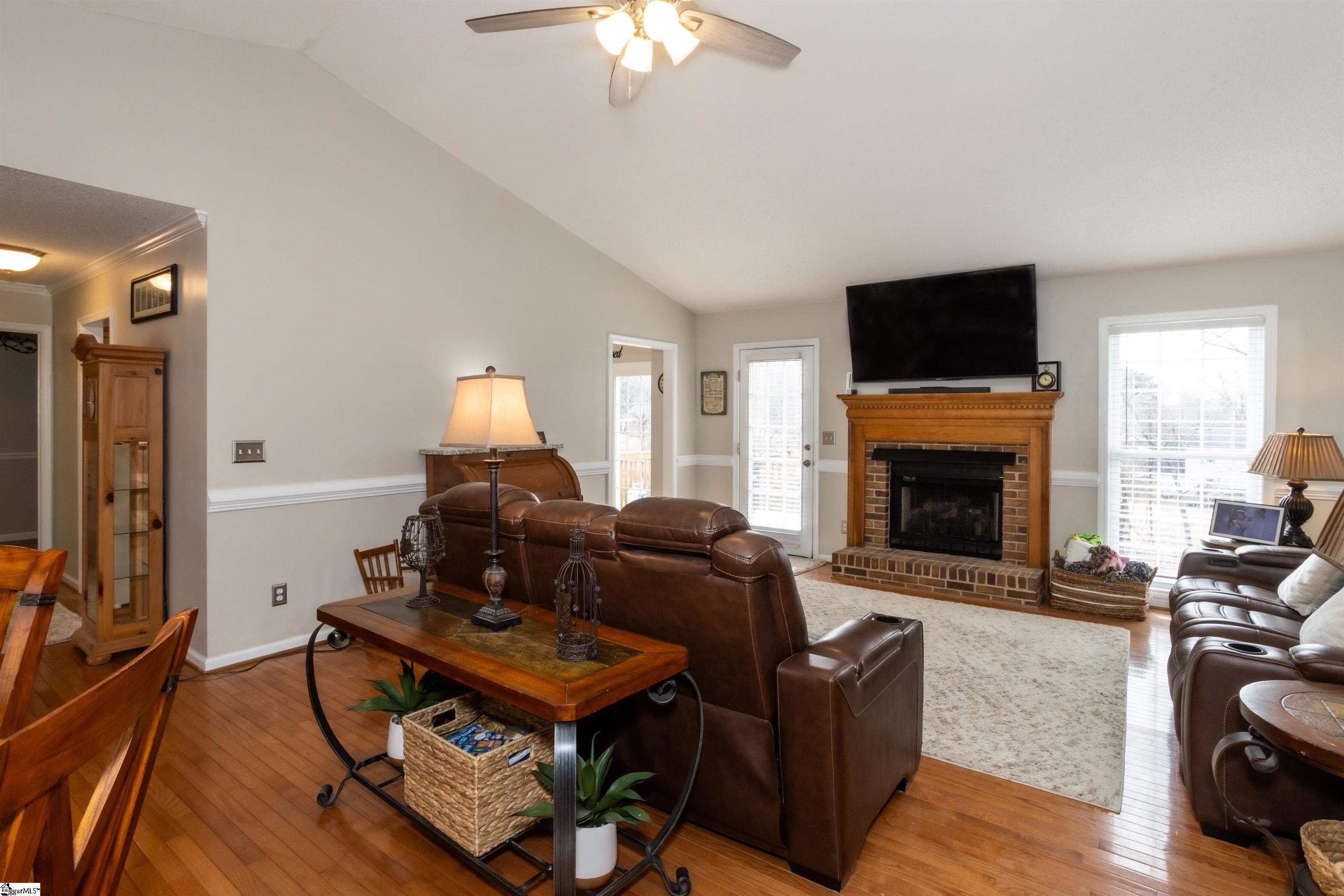 45 Rollingreen Road Greer, SC 29651 - Photo 3 of 30 Gallery Image 3