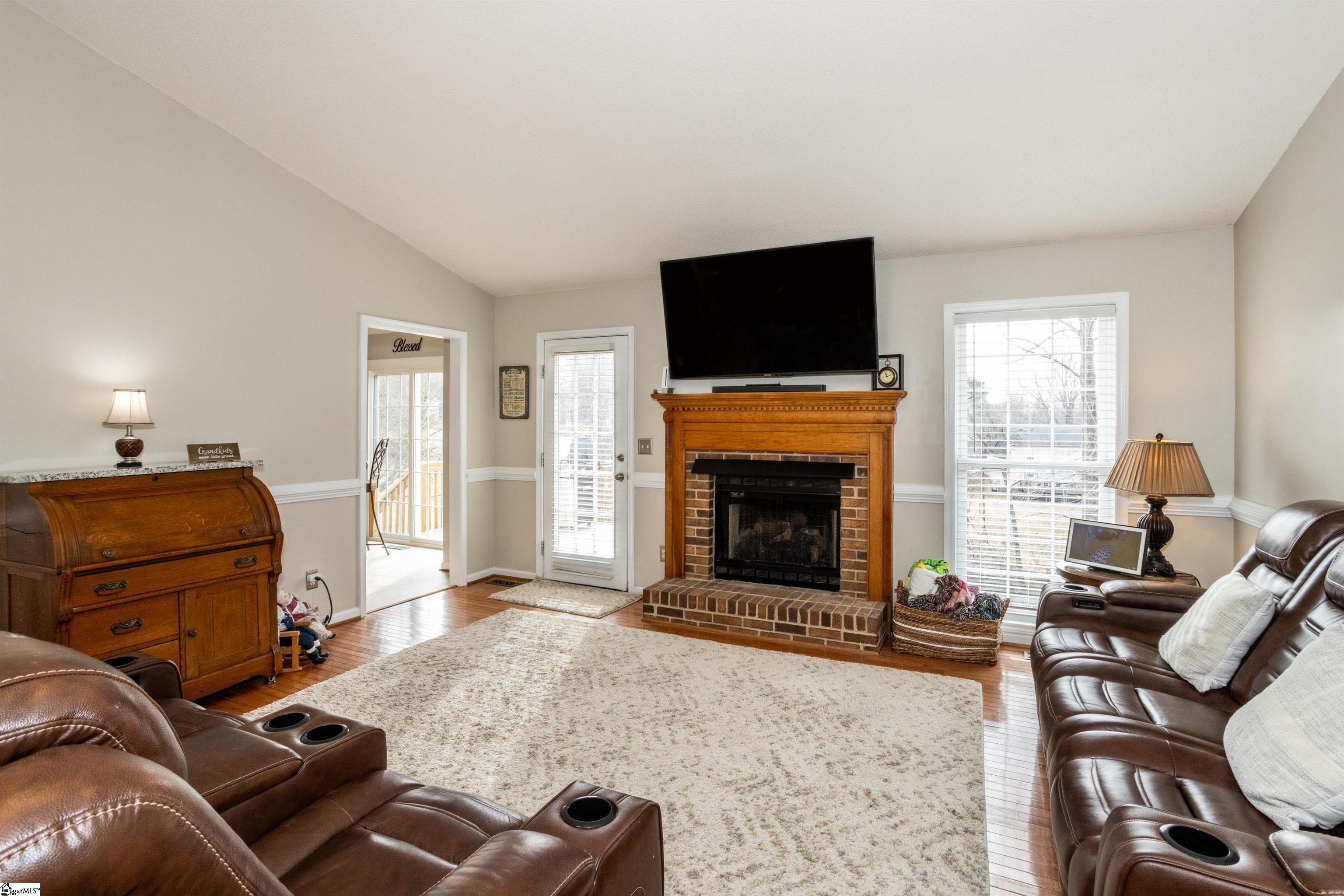 45 Rollingreen Road Greer, SC 29651 - Photo 4 of 30 Gallery Image 4