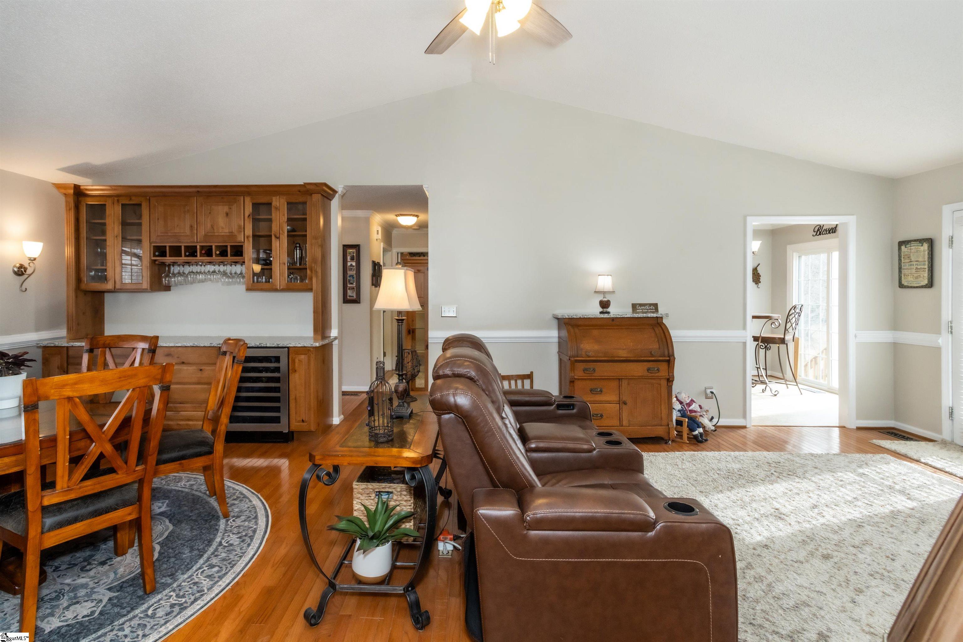 45 Rollingreen Road Greer, SC 29651 - Photo 8 of 30 Gallery Image 8