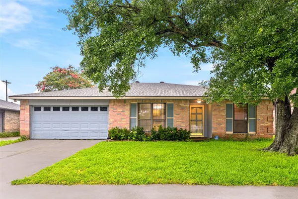 $2,395 | 6009 Leafwood Circle, League City, TX 77573