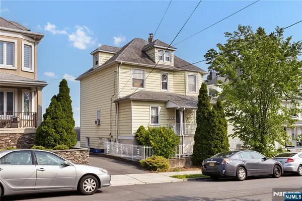 $2,800 | 94 Prospect Terrace, Unit 2, East Rutherford, NJ 07073