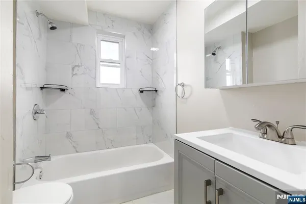 $2,800 | 94 Prospect Terrace, Unit 2, East Rutherford, NJ 07073