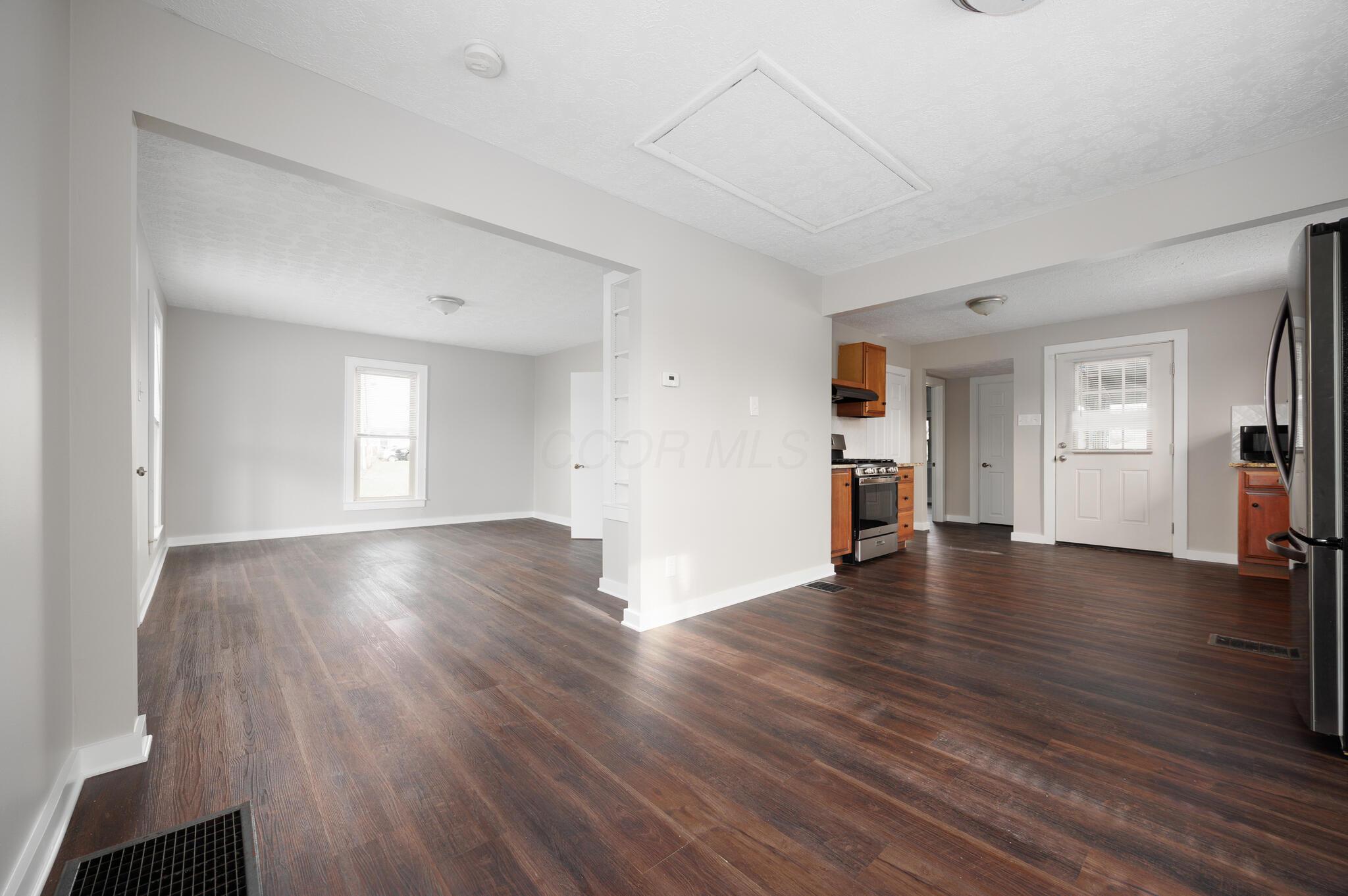 2182 Frank Road Columbus, OH 43223 - Photo 5 of 42 0319 Bo 2182 Frank Rd-44_(2048)