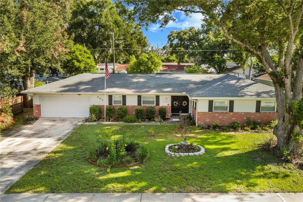 207 West Wheeler Road Seffner, FL 33584 - Photo 1 of 43