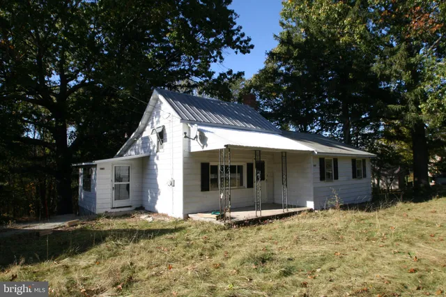 a front view of house with yard