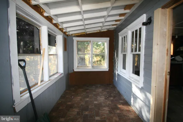 a view of entryway with a front door