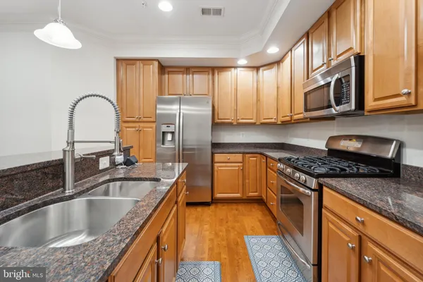 $3,250 | 5722 Callcott Way, Alexandria, VA 22312