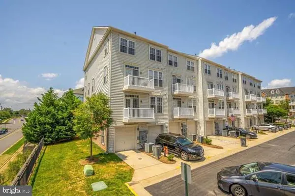 $3,250 | 5722 Callcott Way, Alexandria, VA 22312