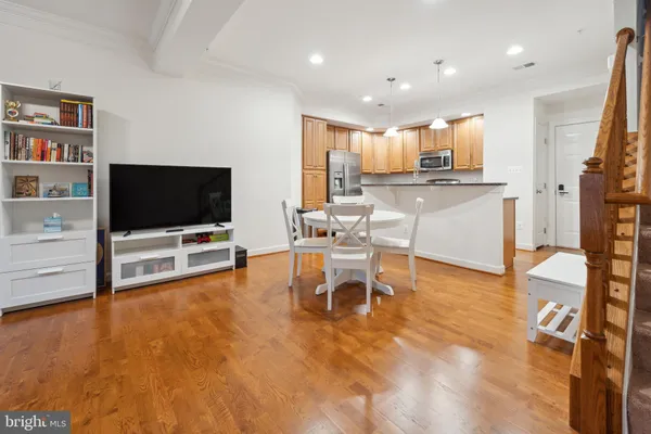 $3,250 | 5722 Callcott Way, Alexandria, VA 22312