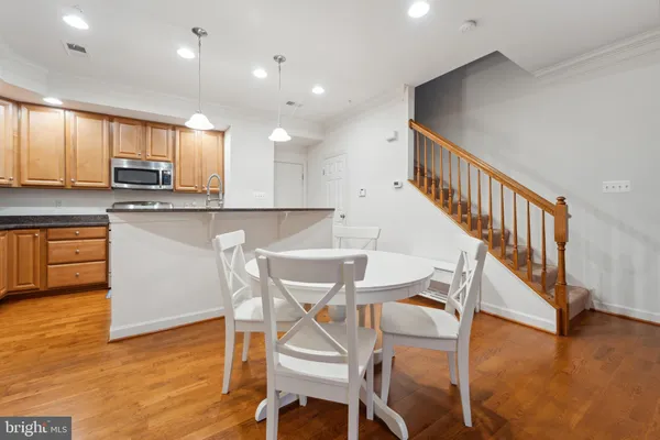 $3,250 | 5722 Callcott Way, Alexandria, VA 22312