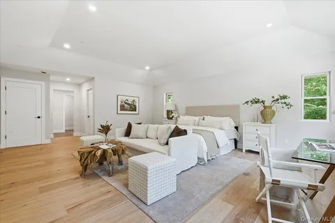 $2,195,000 | 4 Short Path, Nissequogue, NY 11780