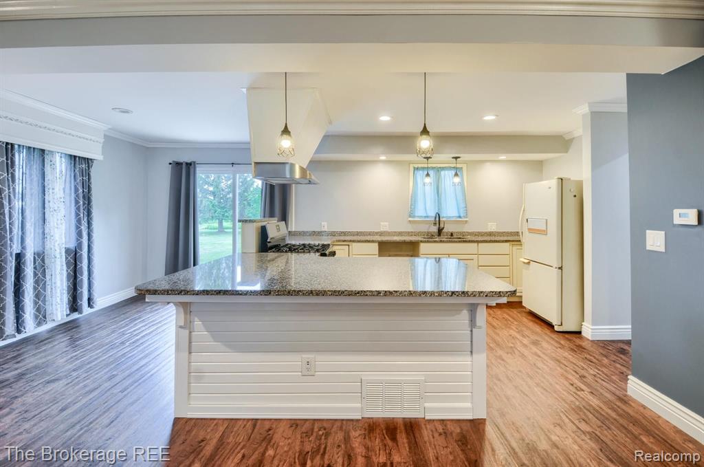 5241 North State Road Davison, MI 48423 - Photo 4 of 44
