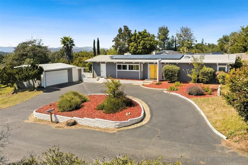1720 Vía Entrada Fallbrook, CA 92028 - Photo 1 of 25 Gallery Image 1