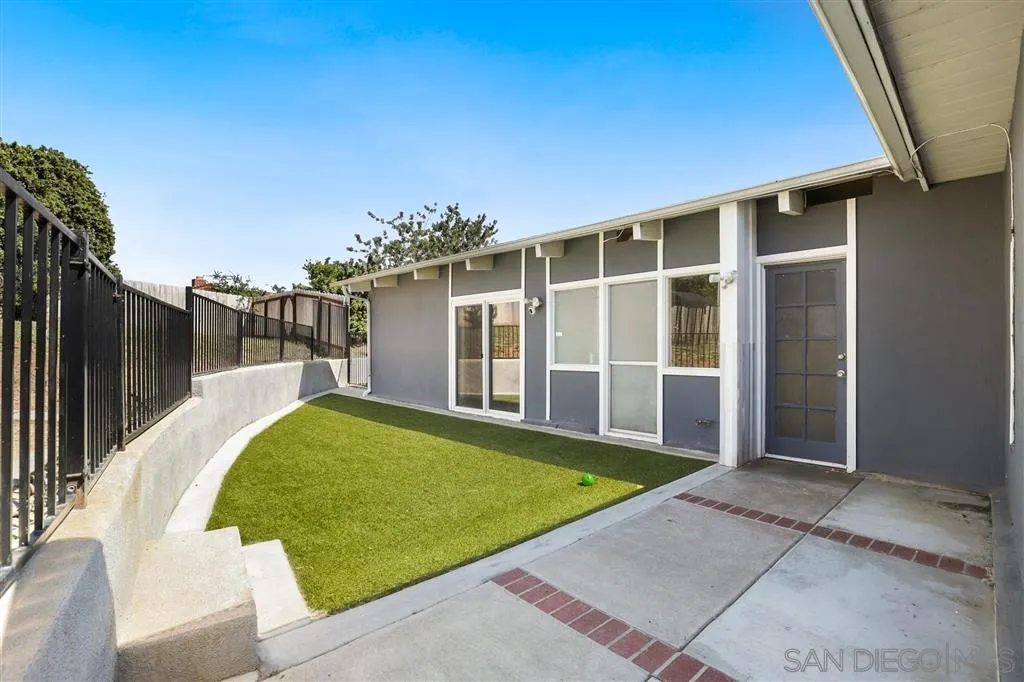 1720 Vía Entrada Fallbrook, CA 92028 - Photo 19 of 25 Gallery Image 19