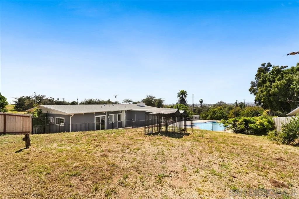 1720 Vía Entrada Fallbrook, CA 92028 - Photo 21 of 25 Gallery Image 21