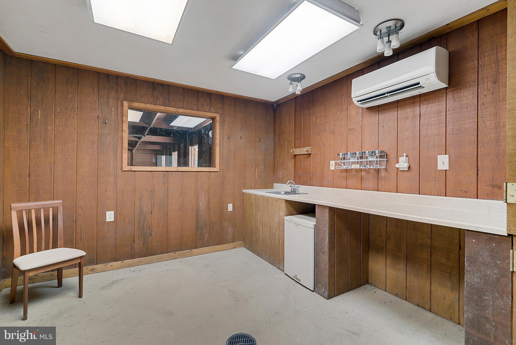 7424 Leeds Manor Road Marshall, VA 20115 - Photo 27 of 30 west barn lab