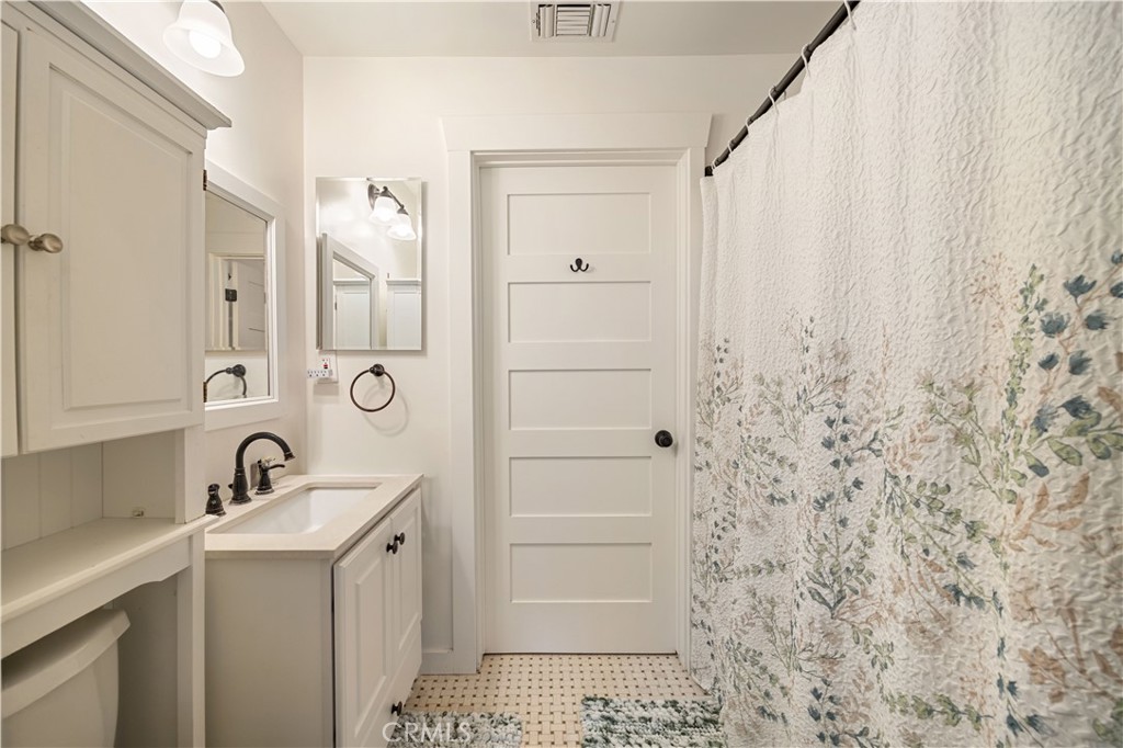 1065 Locust Street Pasadena, CA 91106 - Photo 25 of 39