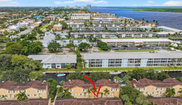 $2,050 | 1120 Lake Shore Drive, Unit 103, Lake Park, FL 33403
